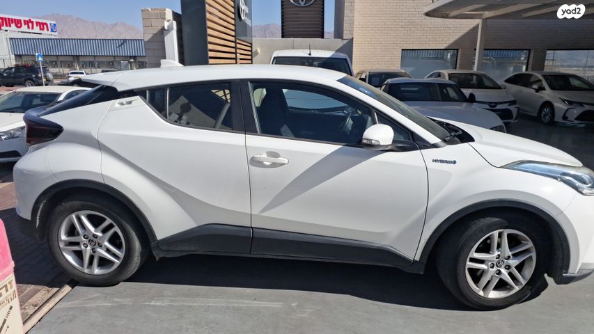 מודעת רכב טויוטה C-HR
