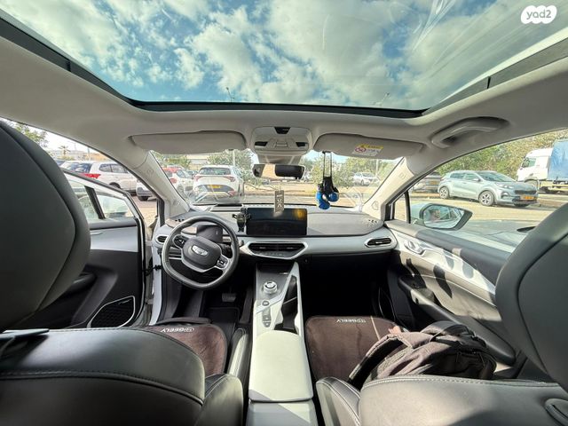 מודעת רכב ג׳ילי Geometry C