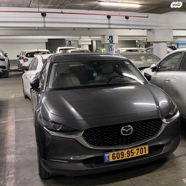 מודעת רכב מאזדה CX-30