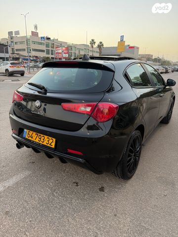 מודעת רכב אלפא רומיאו ג'ולייטה