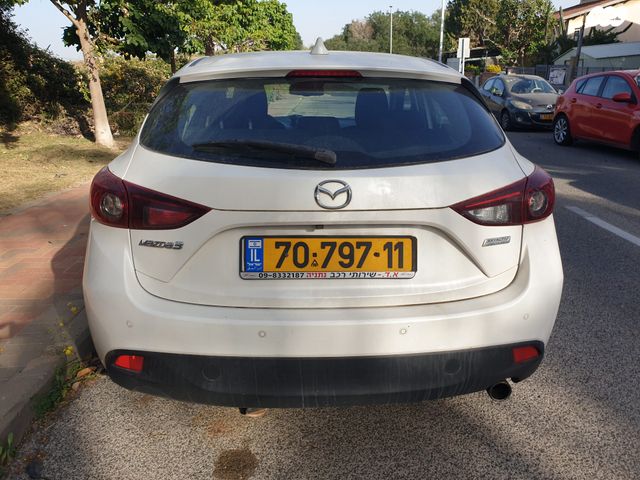 מודעת רכב מאזדה 3