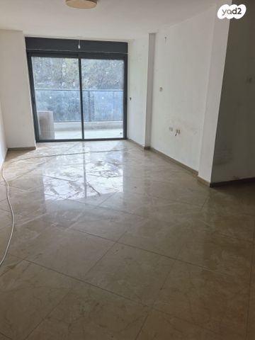 פנחס לבון 10