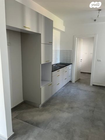 אמנון ליפקין שחק 