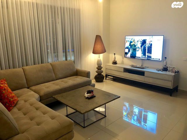 ניסים אלוני 