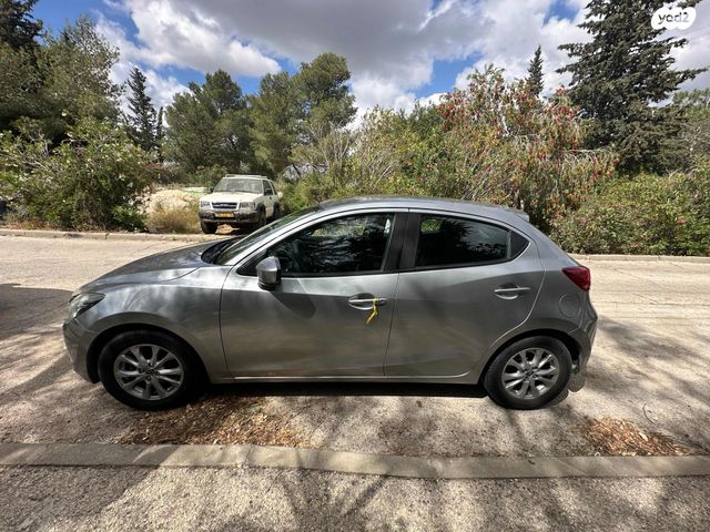 מודעת רכב מאזדה 2