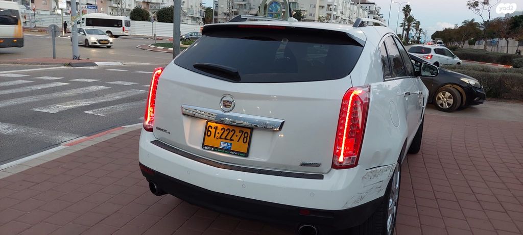 מודעת רכב קאדילק SRX