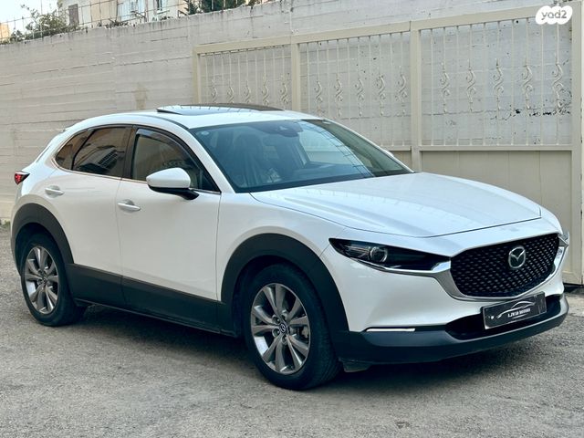 מודעת רכב מאזדה CX-30