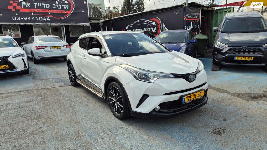 מודעת רכב טויוטה C-HR