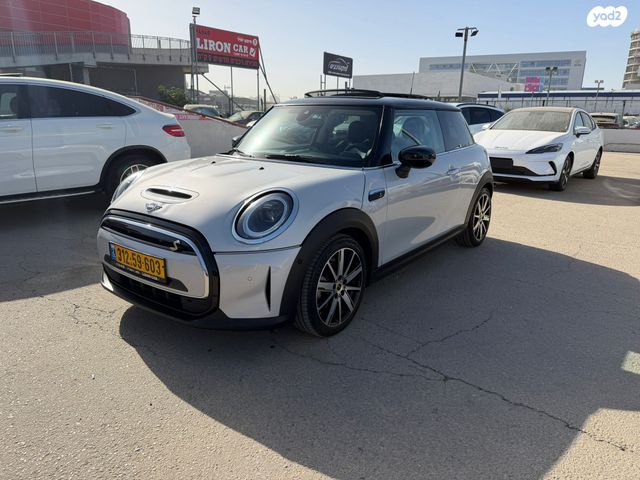 מודעת רכב מיני קופר SE (חשמלית)