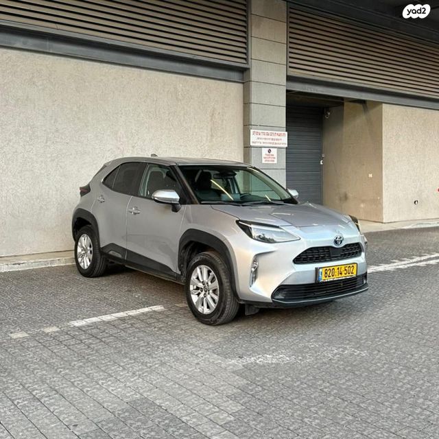 מודעת רכב טויוטה יאריס קרוס