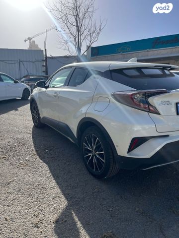 מודעת רכב טויוטה C-HR