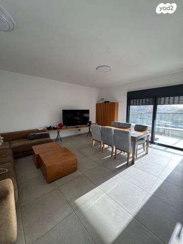 דירה, המגינים, מודיעין מכבים רעות