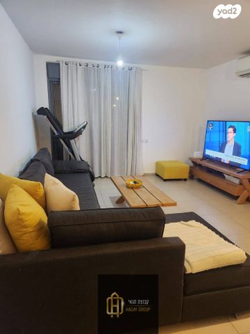 שושנה דמארי 16