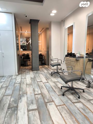 חנויות/ שטח מסחרי