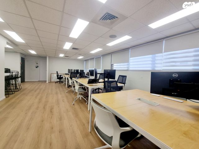 מונטיפיורי, הרכבת