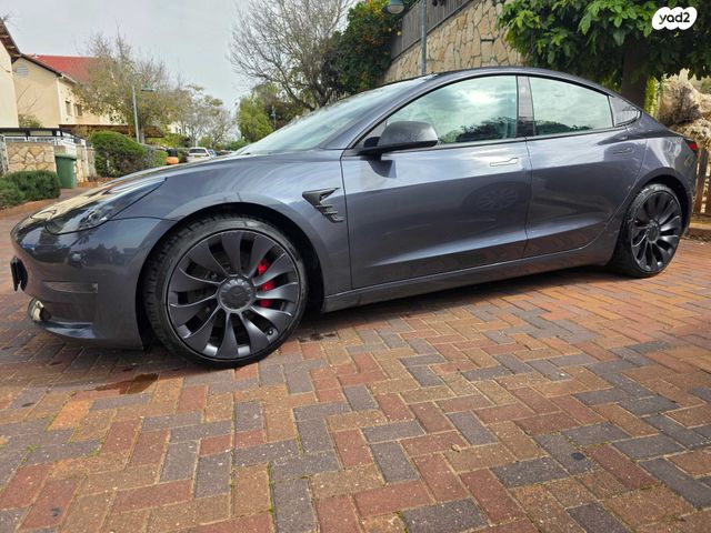 מודעת רכב טסלה מודל 3