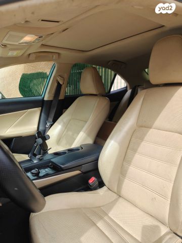 מודעת רכב לקסוס IS