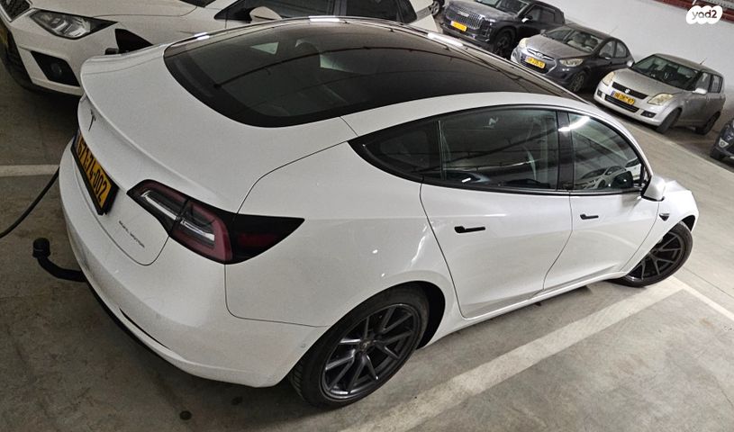 מודעת רכב טסלה מודל 3