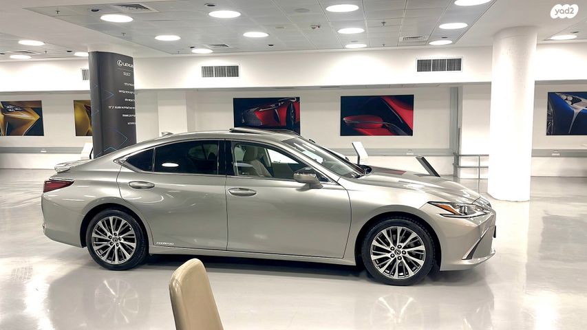 מודעת רכב לקסוס ES