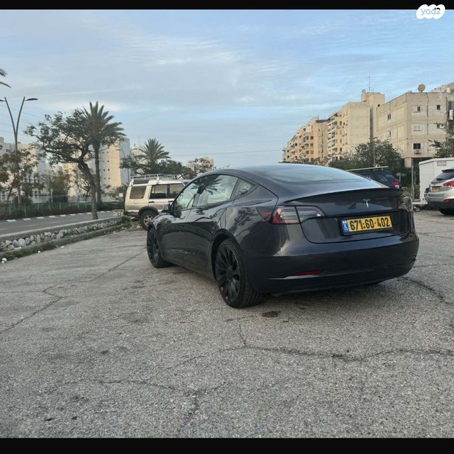 מודעת רכב טסלה מודל 3