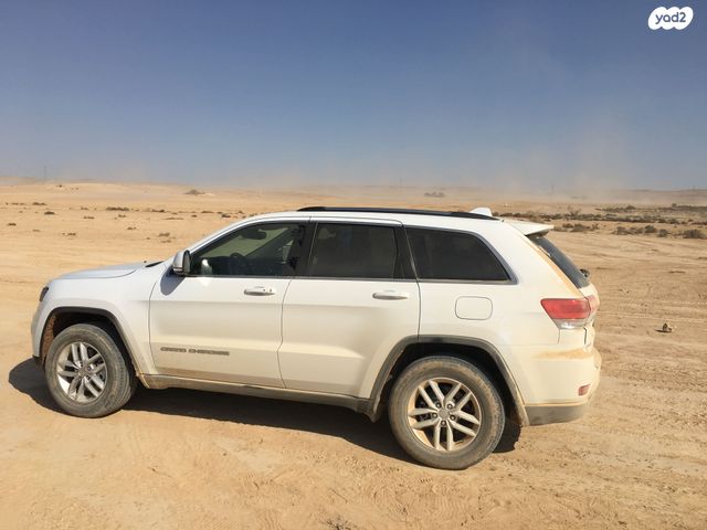 מודעת רכב ג'יפ גרנד צ'ירוקי