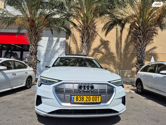 מודעת רכב אאודי E-tron