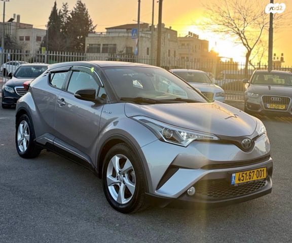 מודעת רכב טויוטה C-HR