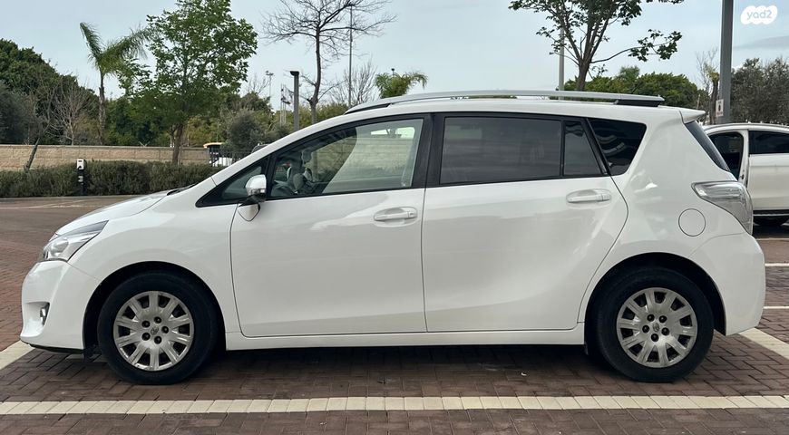 מודעת רכב טויוטה ורסו