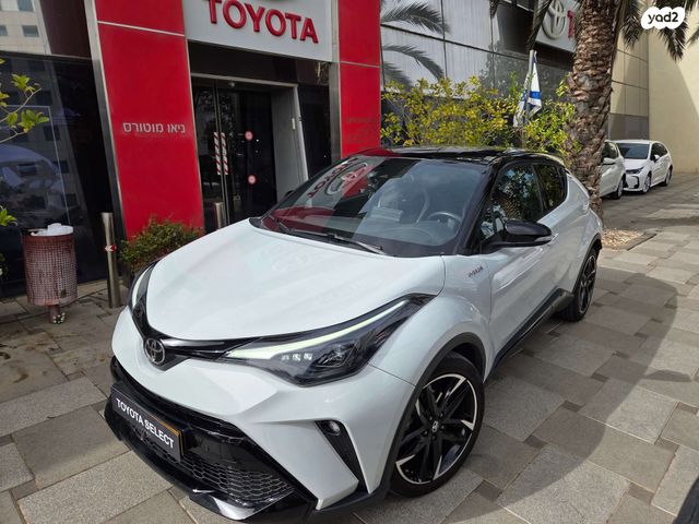 מודעת רכב טויוטה C-HR
