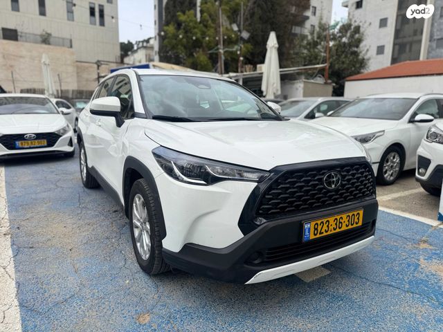 מודעת רכב טויוטה קורולה קרוס
