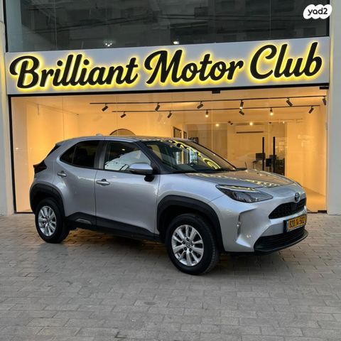 מודעת רכב טויוטה יאריס קרוס