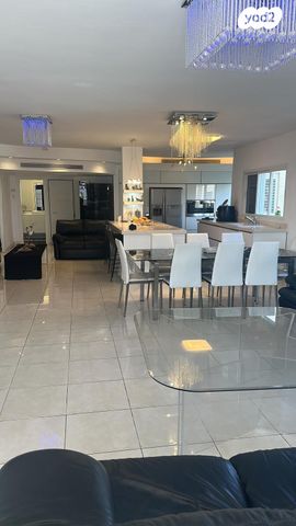 שועלי שמשון 8