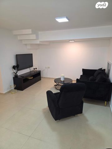 גלעדי אהרון 16