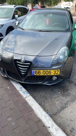 מודעת רכב אלפא רומיאו ג'ולייטה