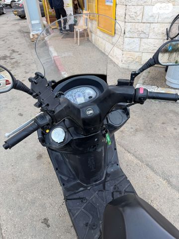 מודעת רכב סאן יאנג ג'וי רייד 200