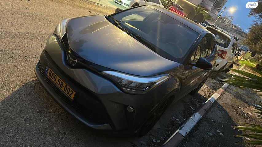 מודעת רכב טויוטה C-HR