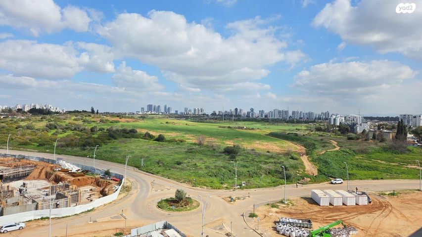 לאה גולדברג 10