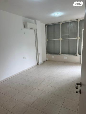 דרך בן גוריון 152