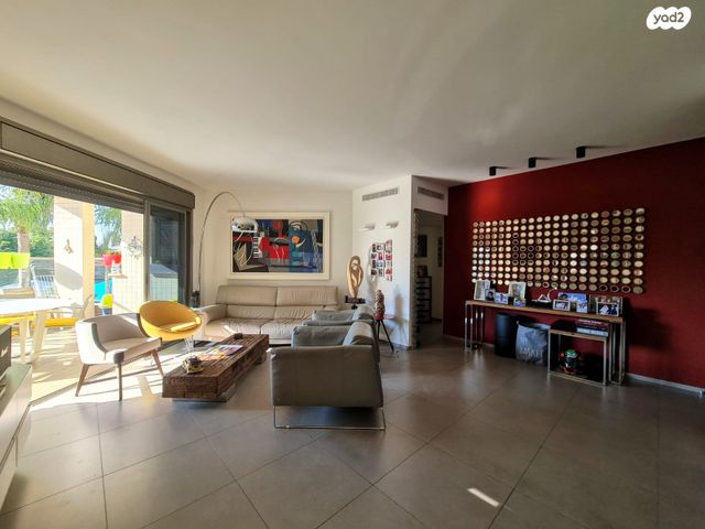 דירה, 2003, רעננה