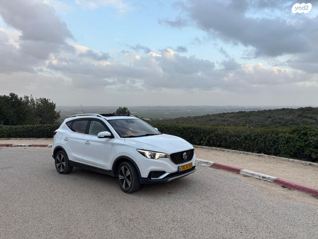 מודעת רכב אם ג'י ZS