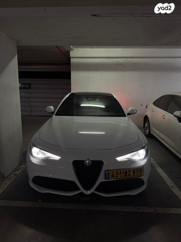 מודעת רכב אלפא רומיאו ג'וליה
