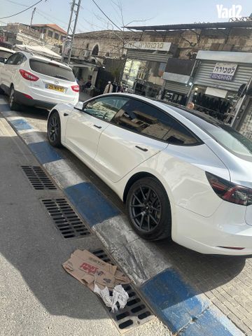 מודעת רכב טסלה מודל 3