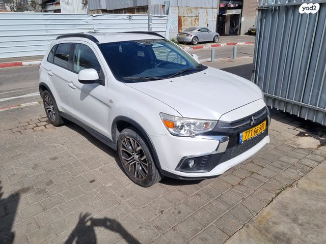 מודעת רכב מיצובישי ASX