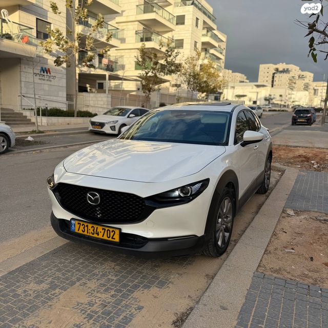 מודעת רכב מאזדה CX-30