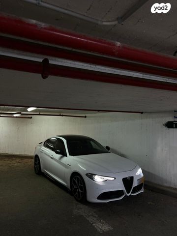 מודעת רכב אלפא רומיאו ג'וליה 1