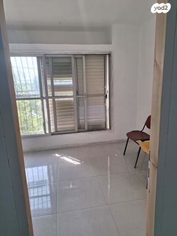 יקותיאל אדם 10