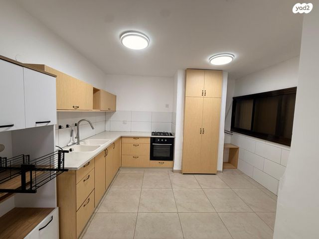 שדרות השושנים 21