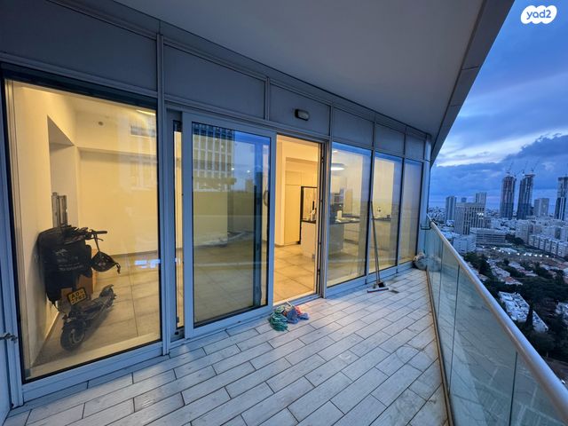 דרך מנחם בגין 150