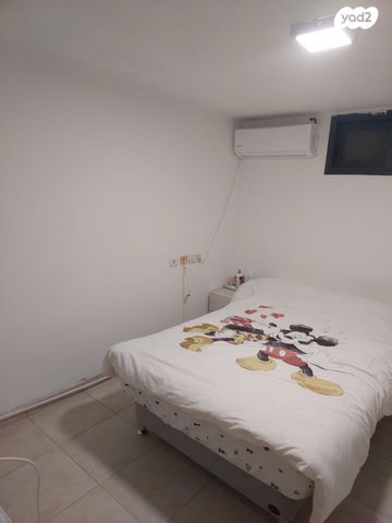 אברהם אבן שושן 145