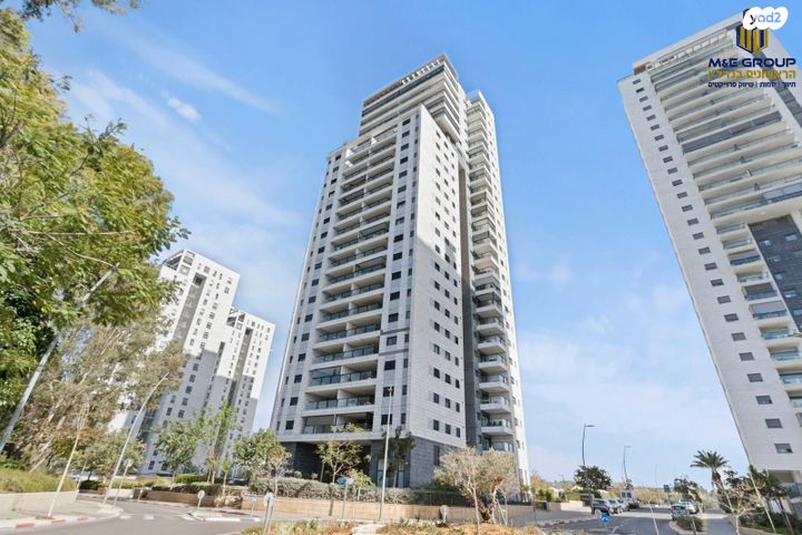 שולמית אלוני 